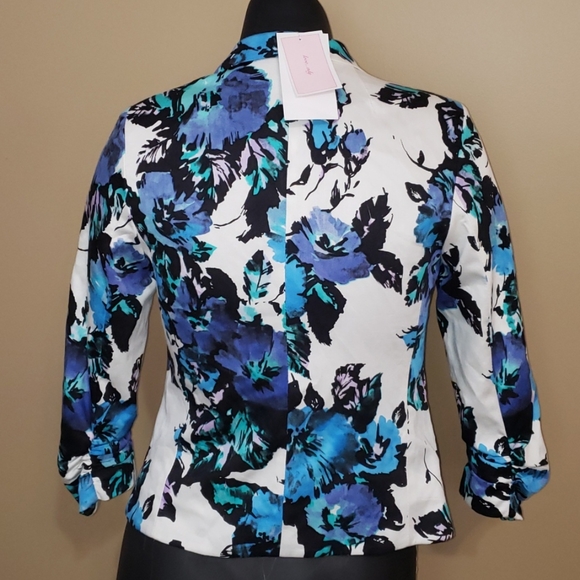 Love...ady Floral Blazer - Picture 2 of 3